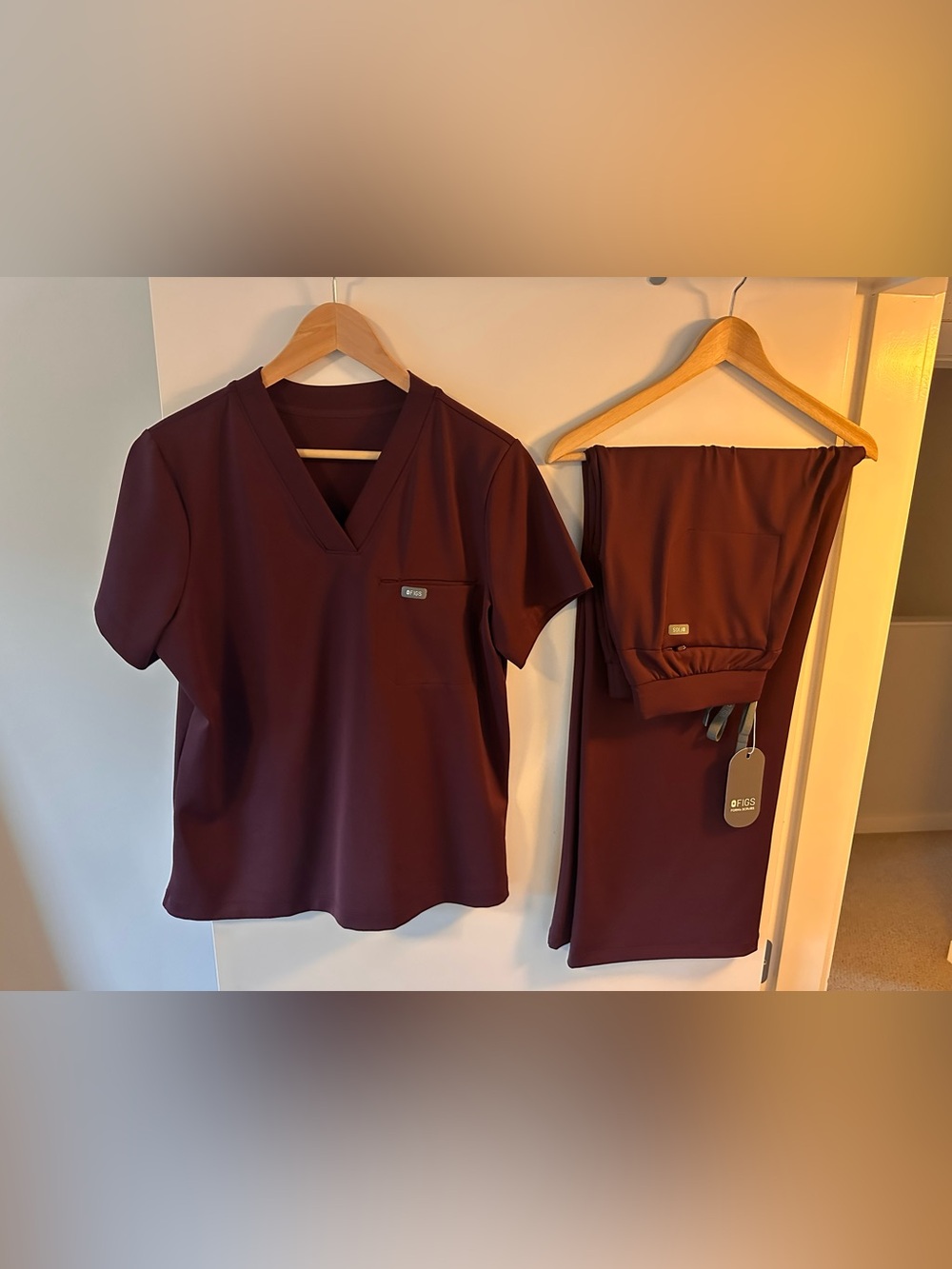 Figs NWT Women’s V-Neck Scrub Top and Wide leg Pants Set in Burgundy L